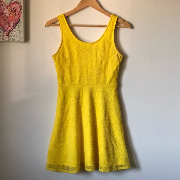 Forever 21 Dresses & Skirts - 💜Forever 21 yellow lace overlay summer dress - size small